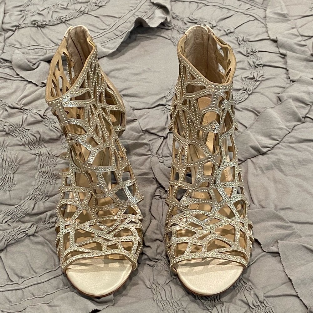 Imagine by Vince Camuto *like new* heels sz 8 1/2